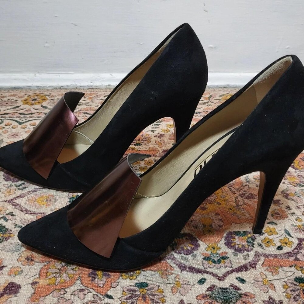 ASTORIA Black Suede Pumps - Picture 3 of 10